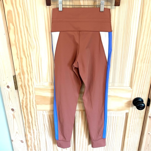 Aerie Offline Goals 7/8 Hi-Rise Peach Leggings. Size Medium. - Picture 6 of 10